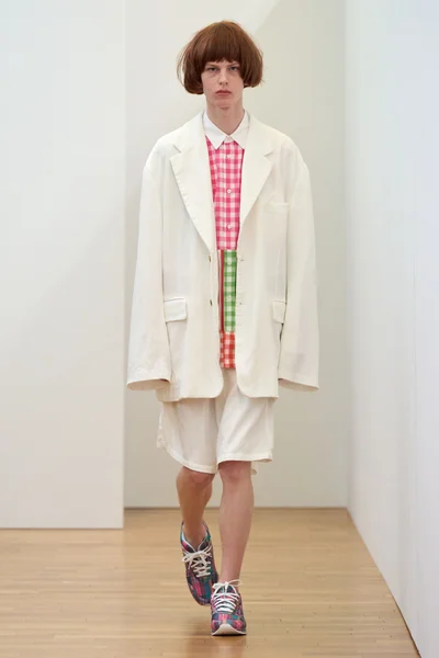 Look 28
